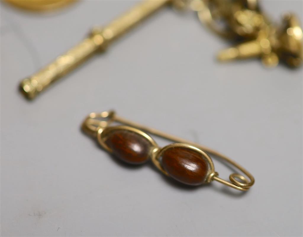 A small group of 19th century and later jewellery